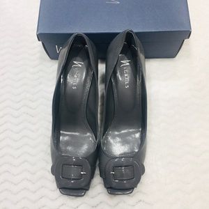 ✔️NWB Nickels Patent Grey Leather Peep Toe Heels